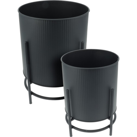 macetero-con-soporte-negro-pequeno