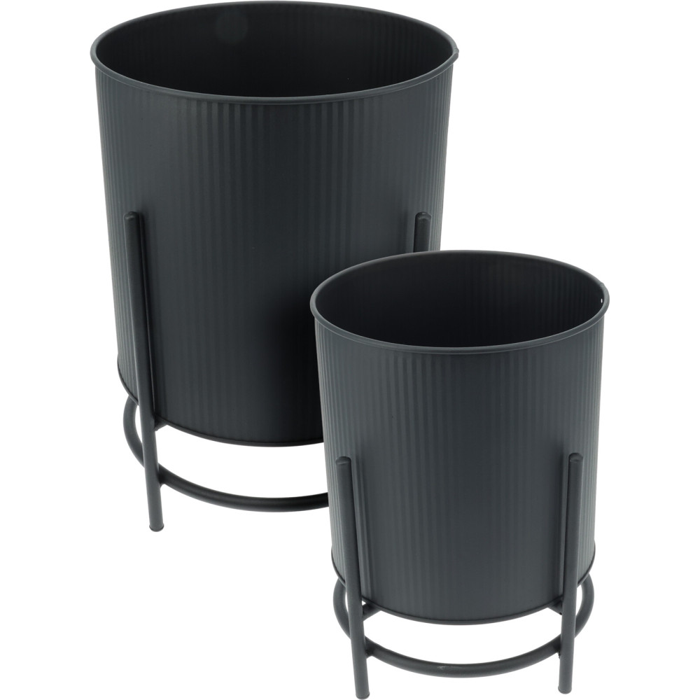 macetero-con-soporte-negro-pequeno