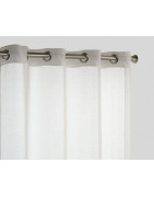 Cortinas confeccionadas, listas para colgar.